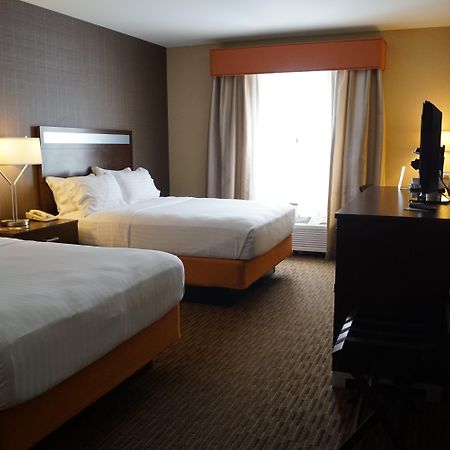 Holiday Inn Express Hotel & Suites Watertown - Thousand Islands By Ihg Buitenkant foto