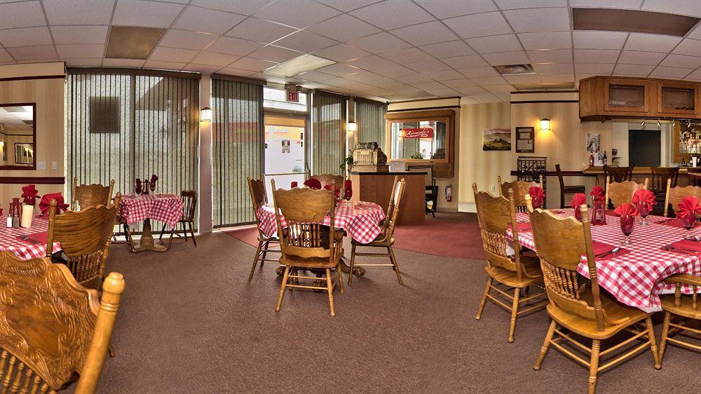 Holiday Inn Express Hotel & Suites Watertown - Thousand Islands By Ihg Buitenkant foto