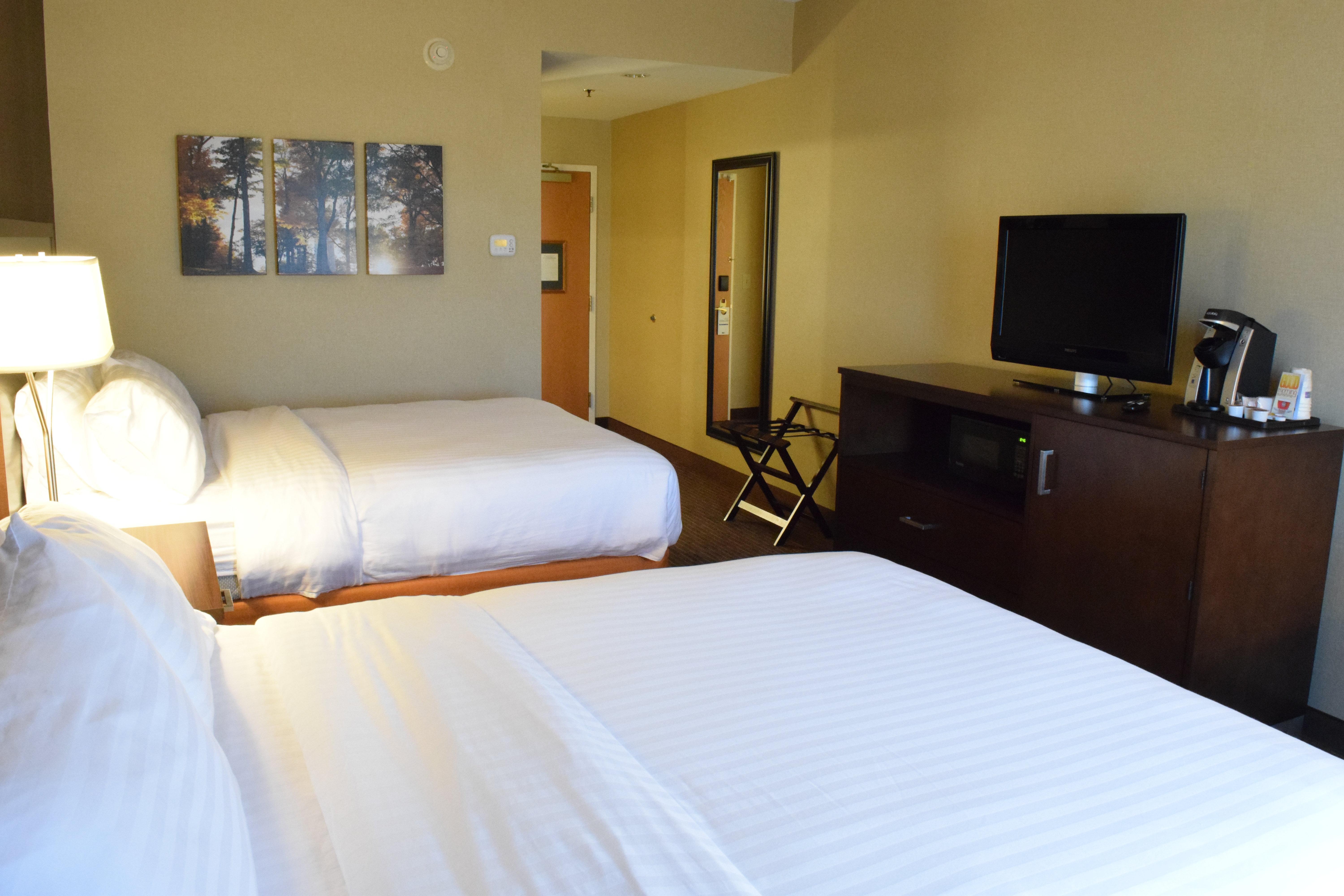 Holiday Inn Express Hotel & Suites Watertown - Thousand Islands By Ihg Buitenkant foto