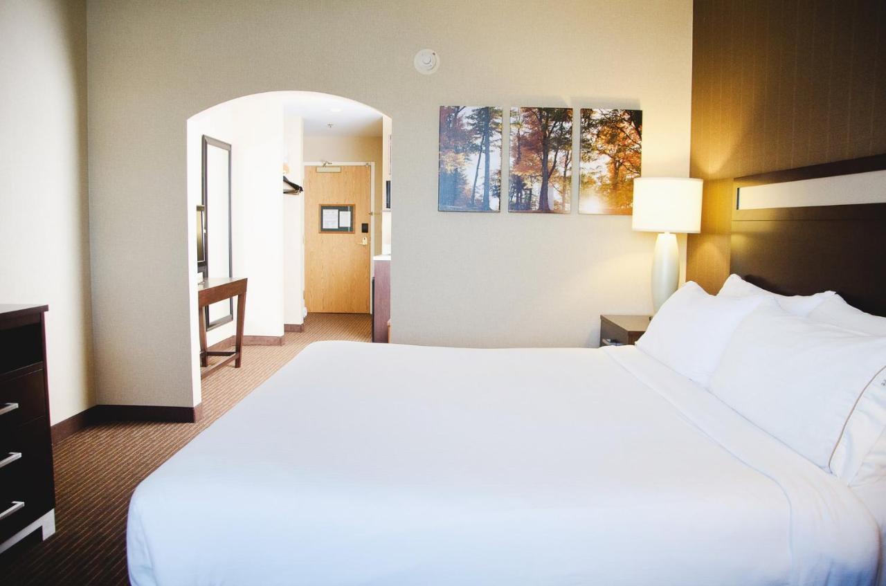 Holiday Inn Express Hotel & Suites Watertown - Thousand Islands By Ihg Buitenkant foto