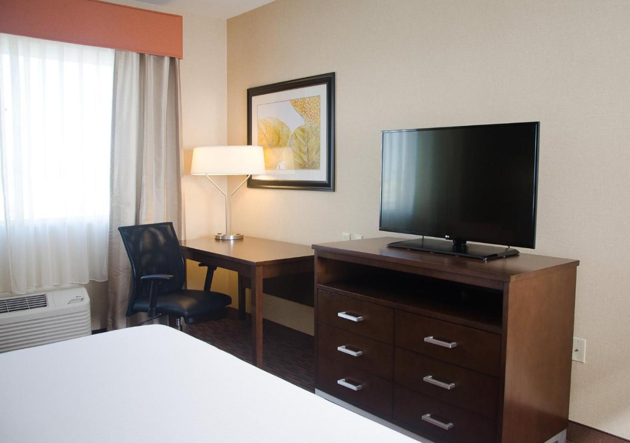 Holiday Inn Express Hotel & Suites Watertown - Thousand Islands By Ihg Buitenkant foto