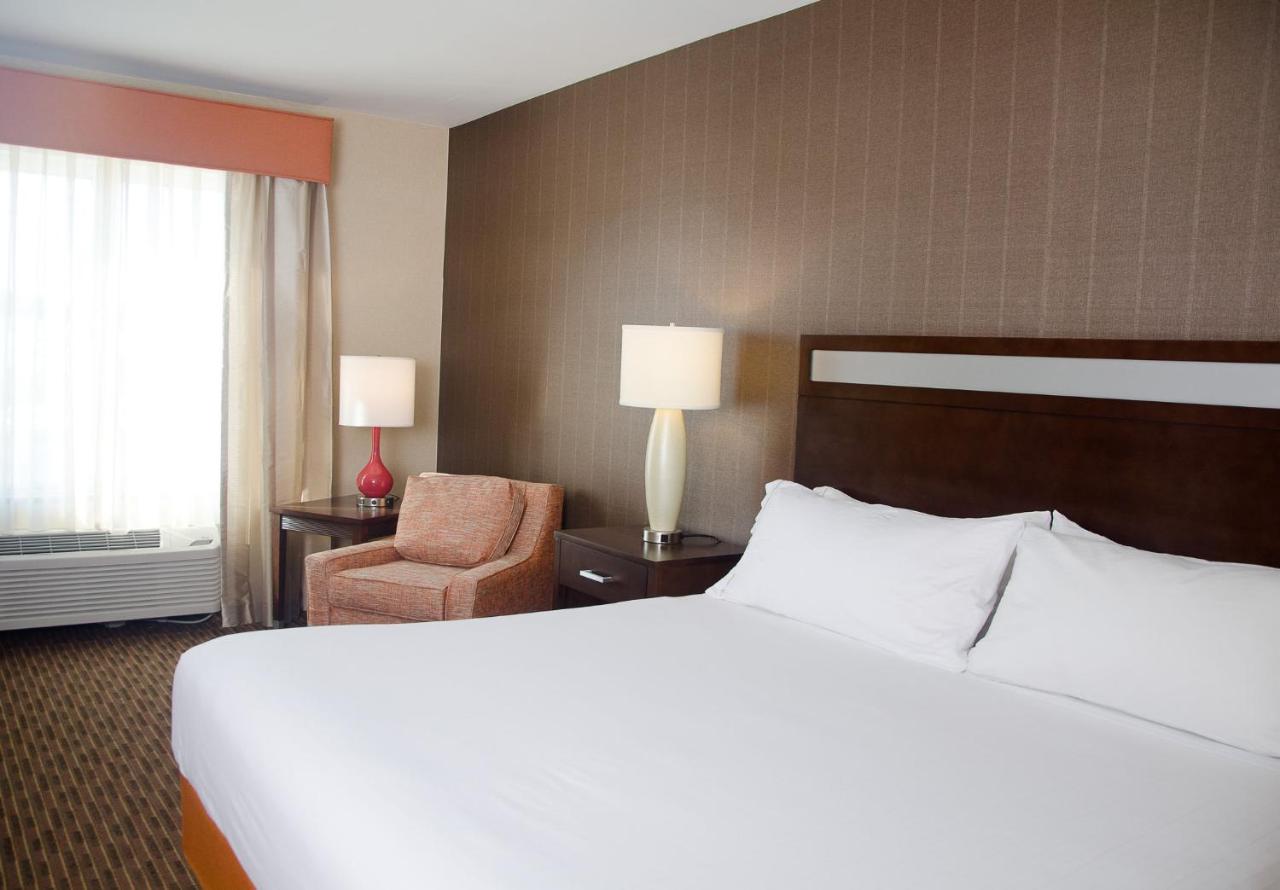 Holiday Inn Express Hotel & Suites Watertown - Thousand Islands By Ihg Buitenkant foto