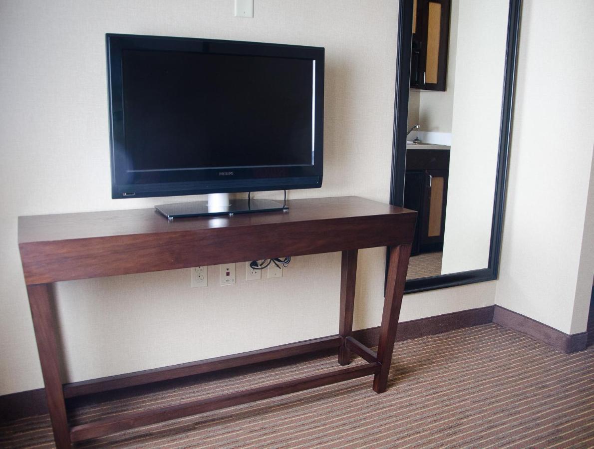 Holiday Inn Express Hotel & Suites Watertown - Thousand Islands By Ihg Buitenkant foto