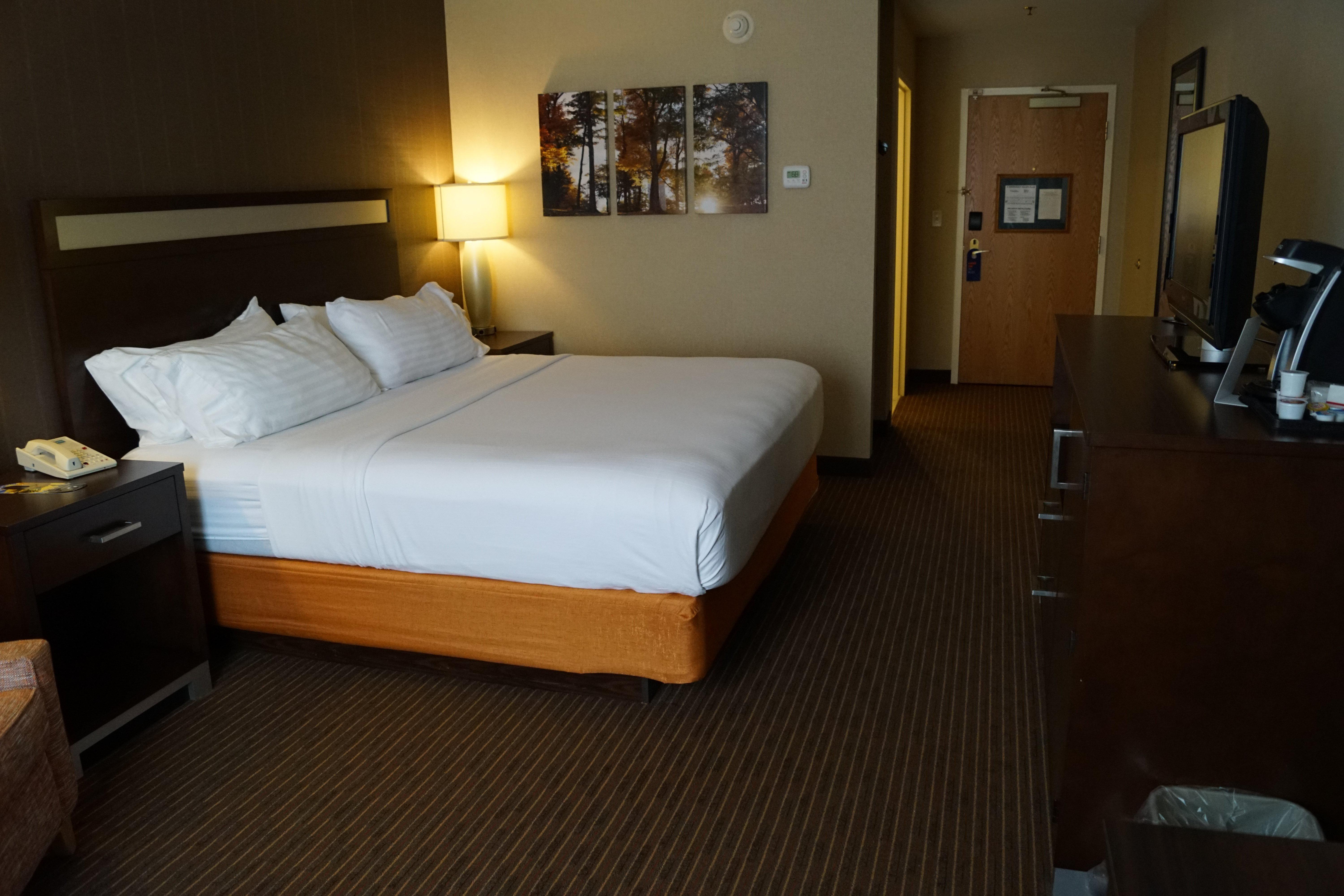 Holiday Inn Express Hotel & Suites Watertown - Thousand Islands By Ihg Buitenkant foto