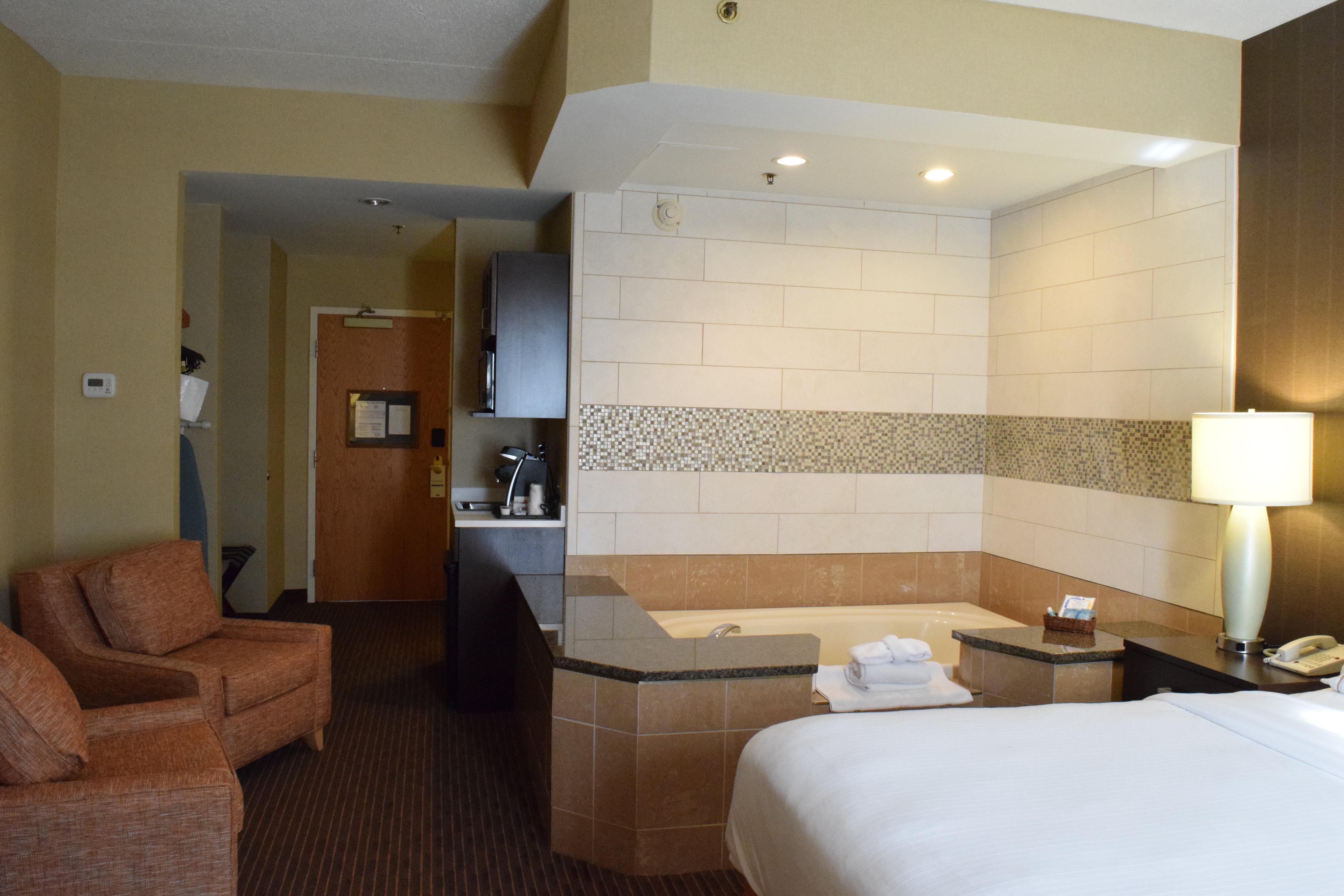 Holiday Inn Express Hotel & Suites Watertown - Thousand Islands By Ihg Buitenkant foto