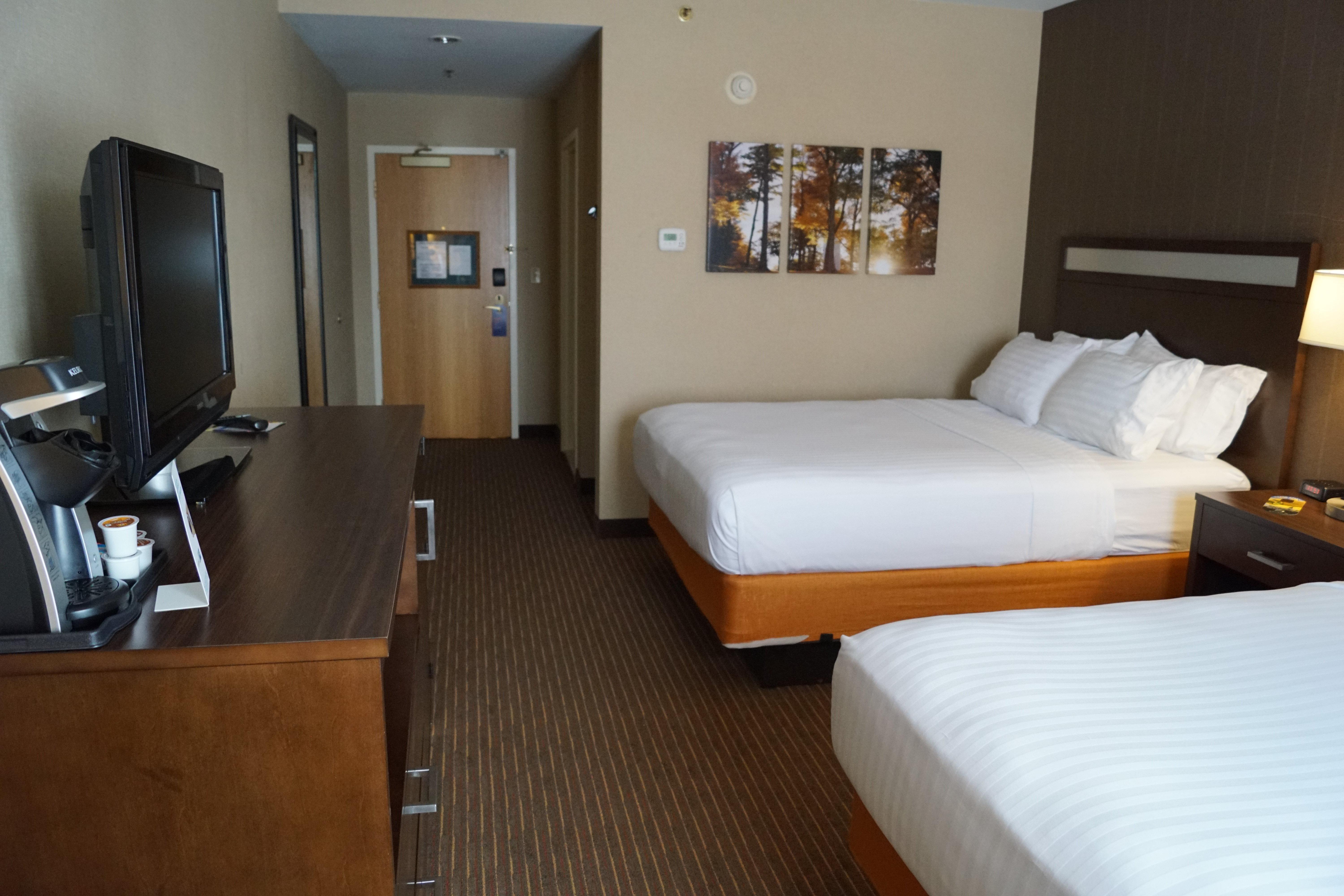 Holiday Inn Express Hotel & Suites Watertown - Thousand Islands By Ihg Buitenkant foto