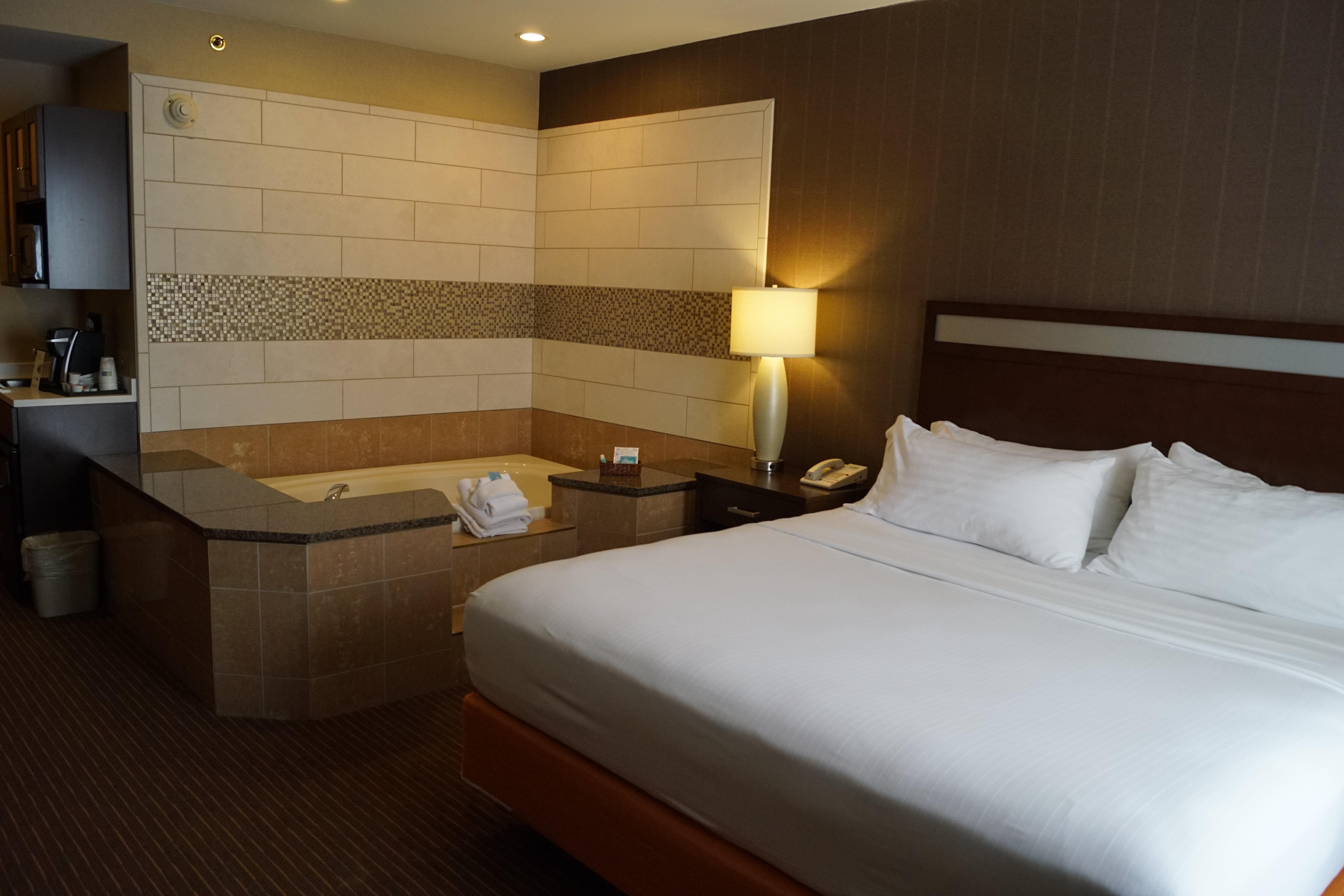 Holiday Inn Express Hotel & Suites Watertown - Thousand Islands By Ihg Buitenkant foto