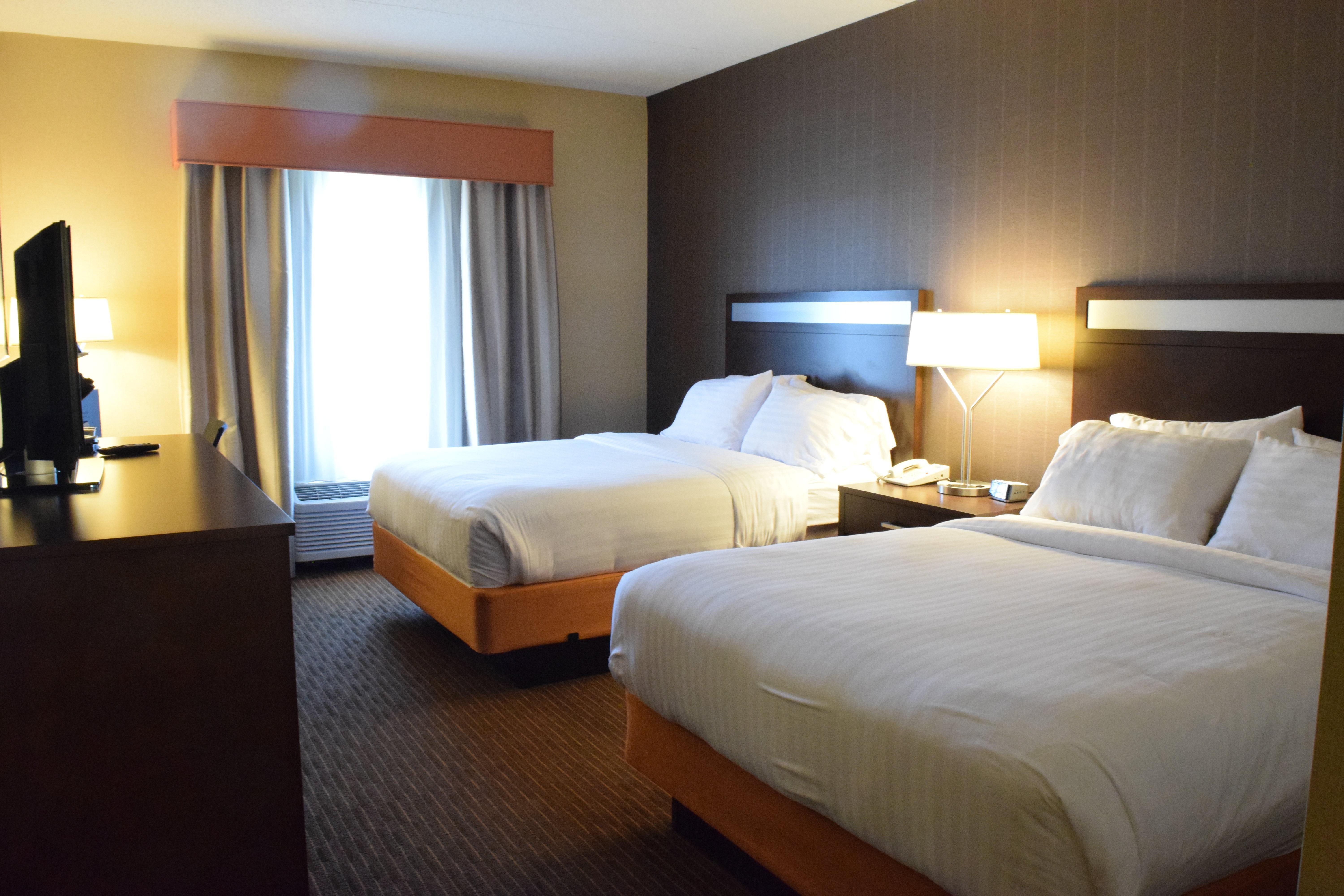 Holiday Inn Express Hotel & Suites Watertown - Thousand Islands By Ihg Buitenkant foto
