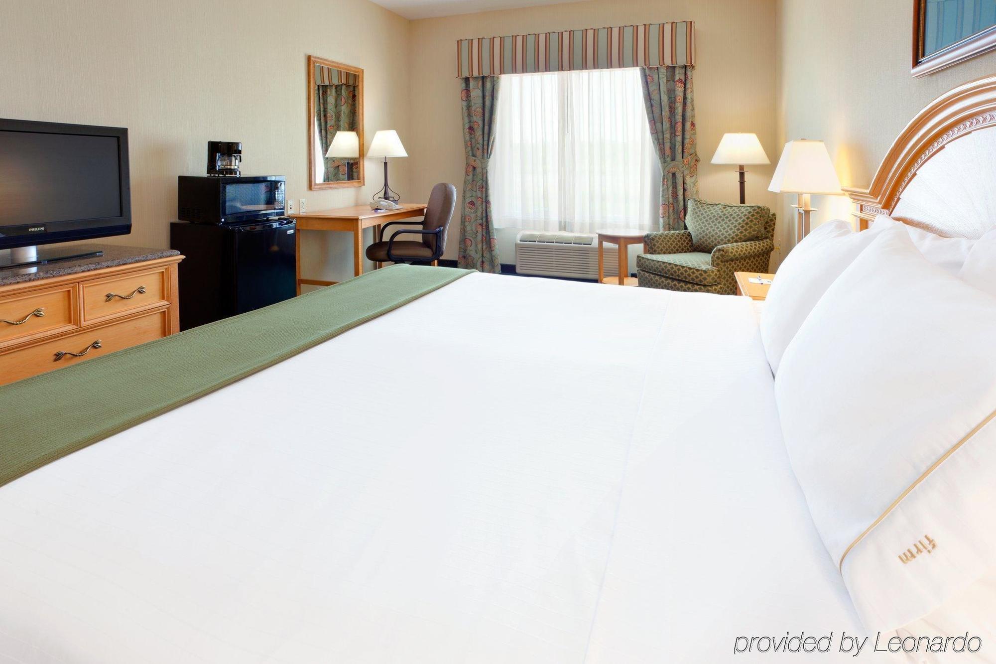 Holiday Inn Express Hotel & Suites Watertown - Thousand Islands By Ihg Kamer foto