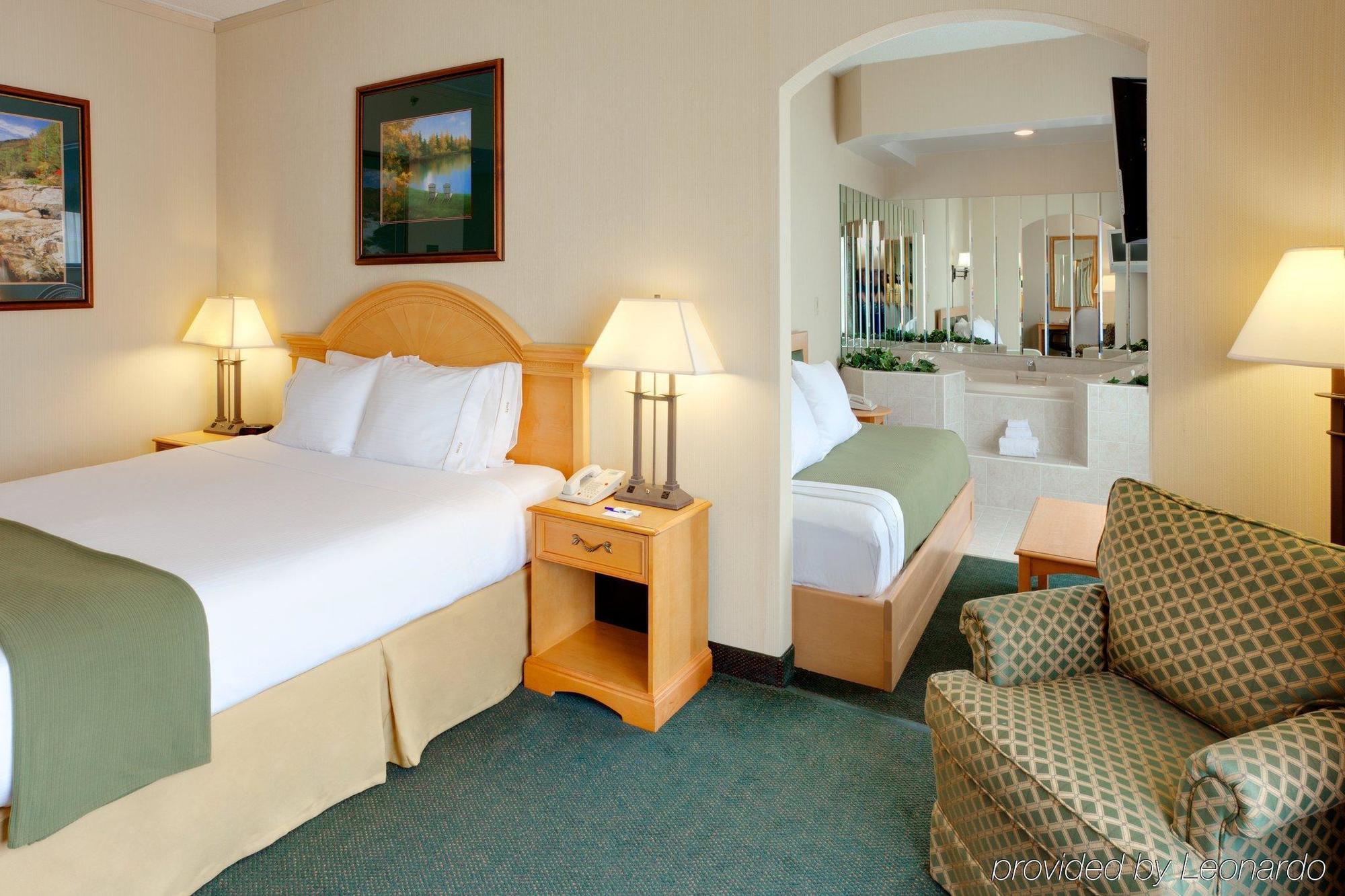 Holiday Inn Express Hotel & Suites Watertown - Thousand Islands By Ihg Kamer foto