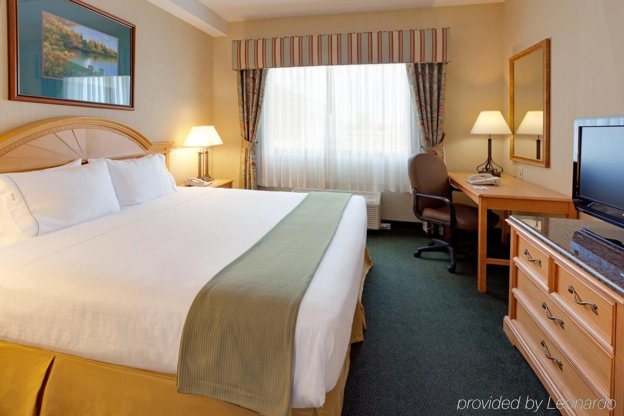 Holiday Inn Express Hotel & Suites Watertown - Thousand Islands, An Ihg Hotel Kamer foto