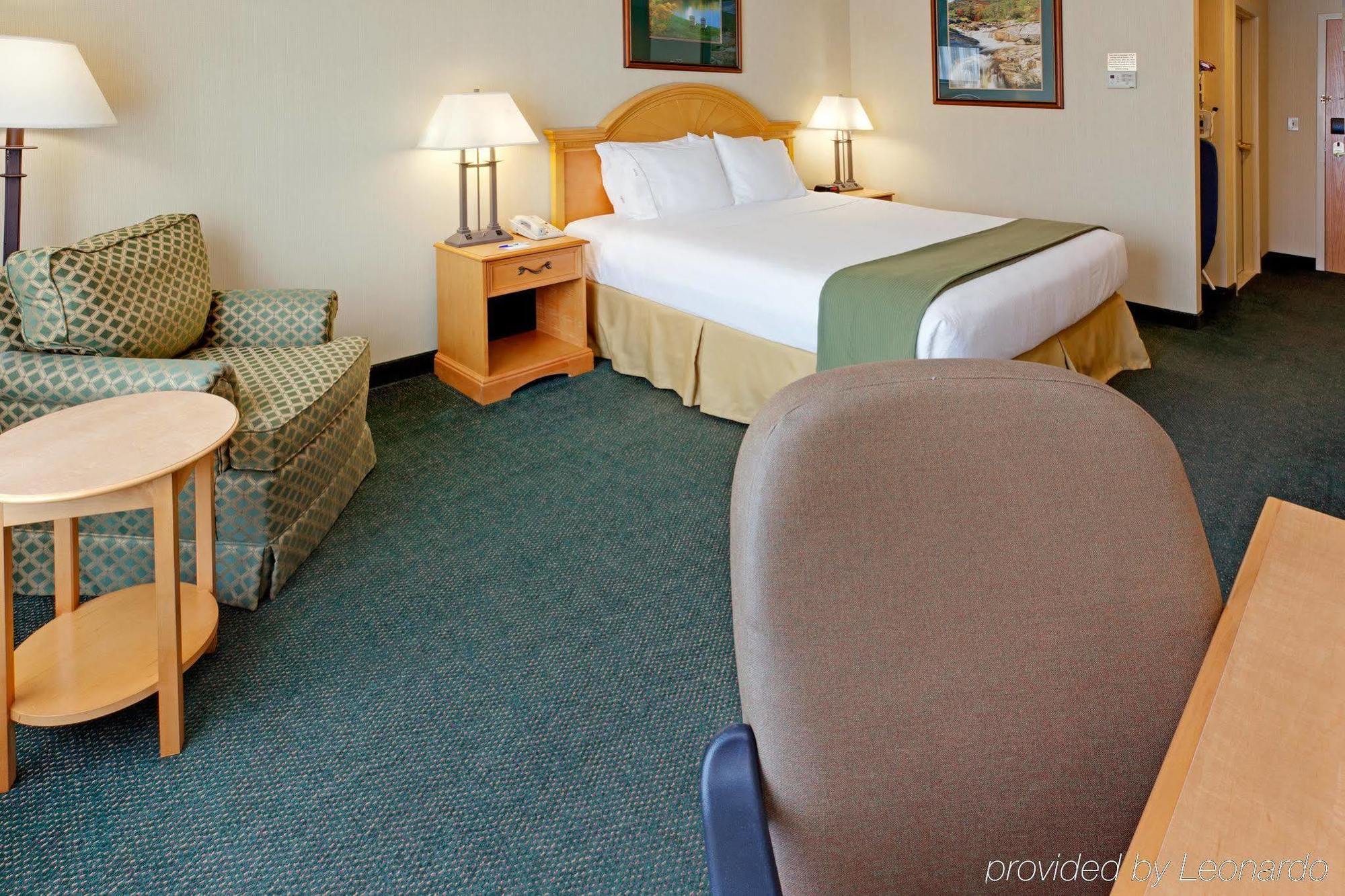 Holiday Inn Express Hotel & Suites Watertown - Thousand Islands By Ihg Kamer foto