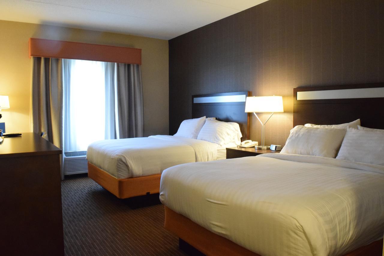 Holiday Inn Express Hotel & Suites Watertown - Thousand Islands By Ihg Buitenkant foto