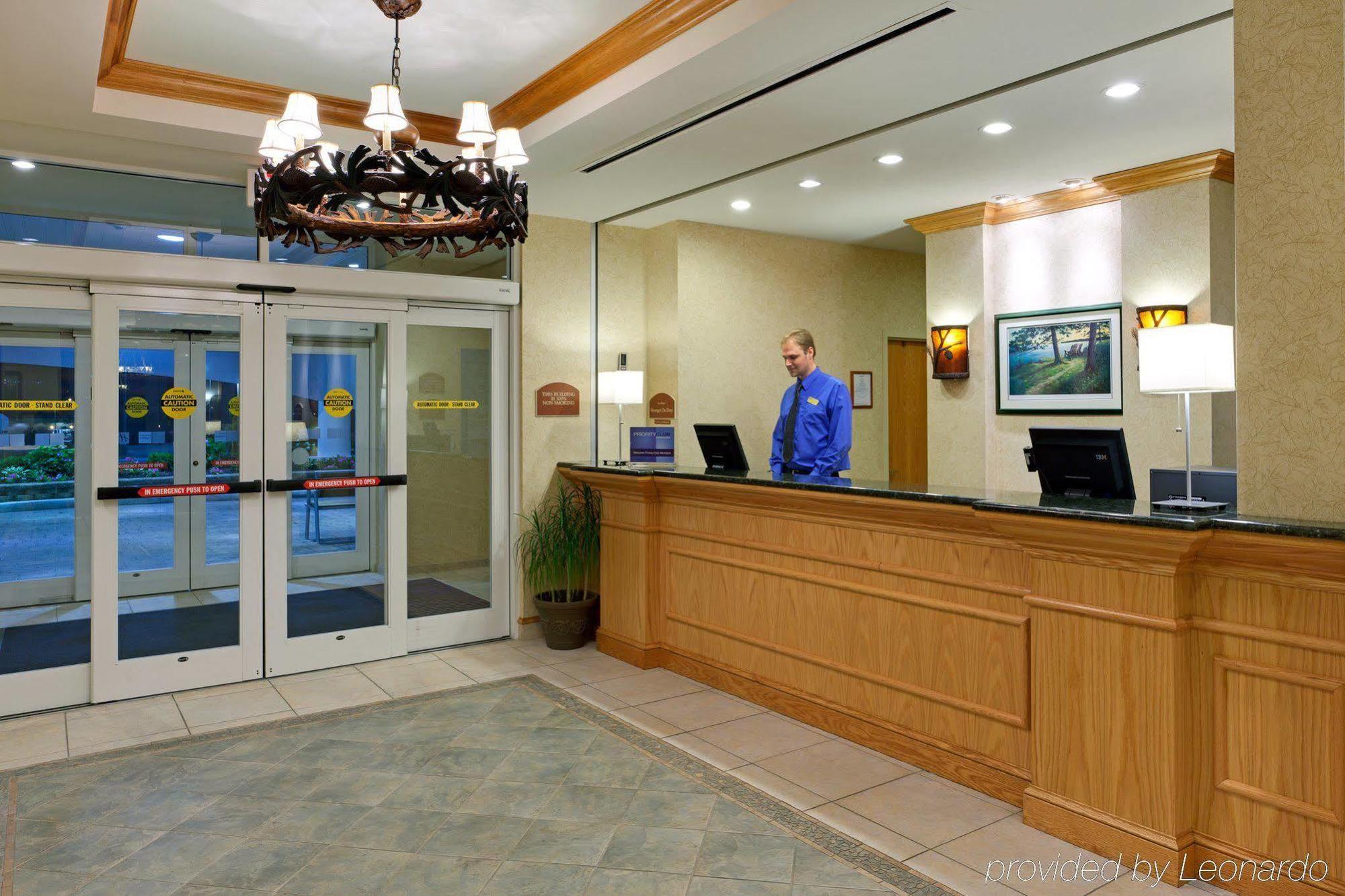 Holiday Inn Express Hotel & Suites Watertown - Thousand Islands By Ihg Buitenkant foto