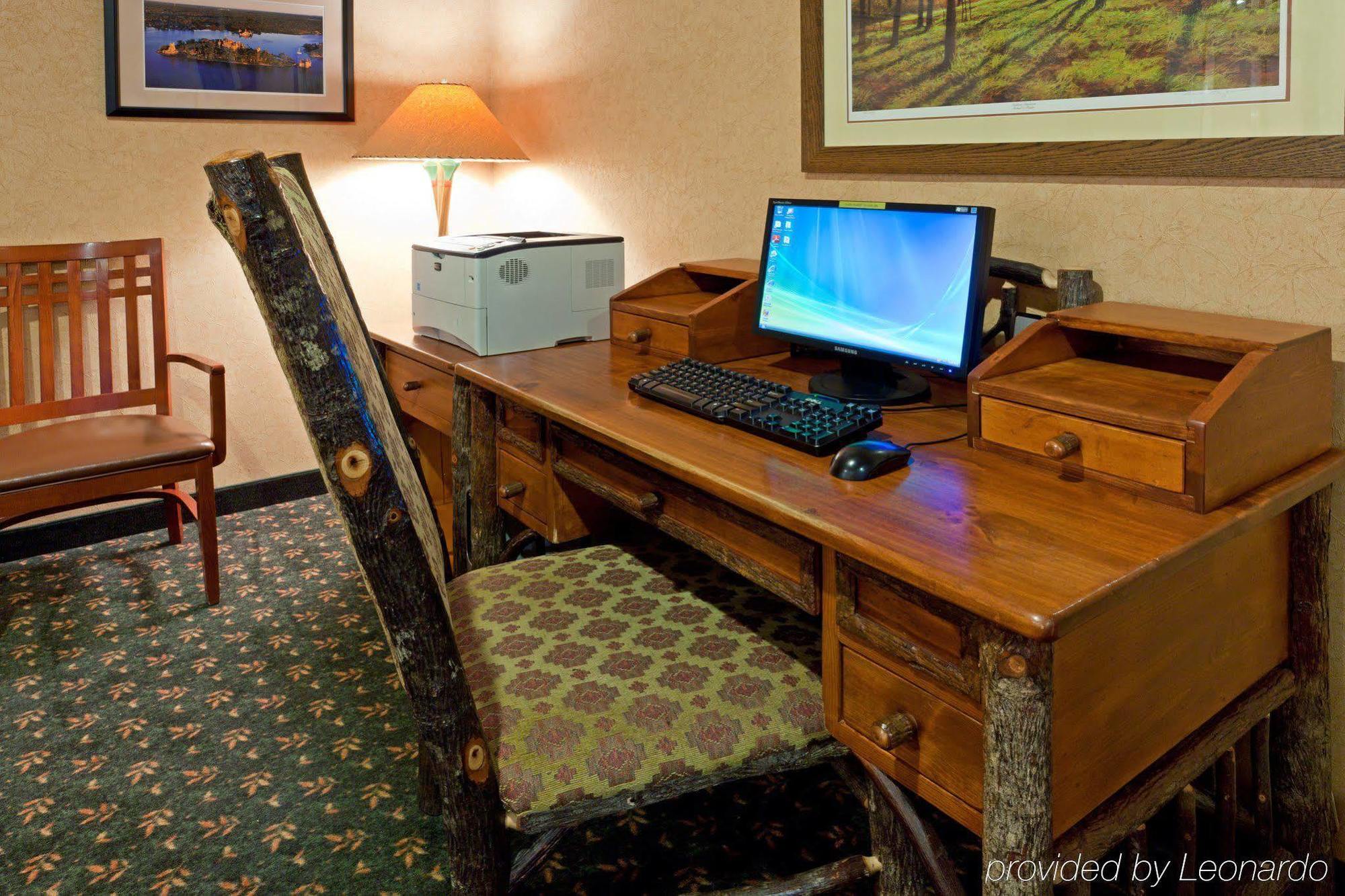 Holiday Inn Express Hotel & Suites Watertown - Thousand Islands By Ihg Buitenkant foto